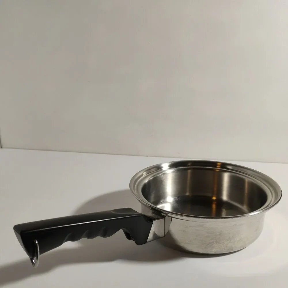CUTCO 1 Quart Stainless Steel Saucepan 5 Ply Aluminum Core Made in USA. NO LID.